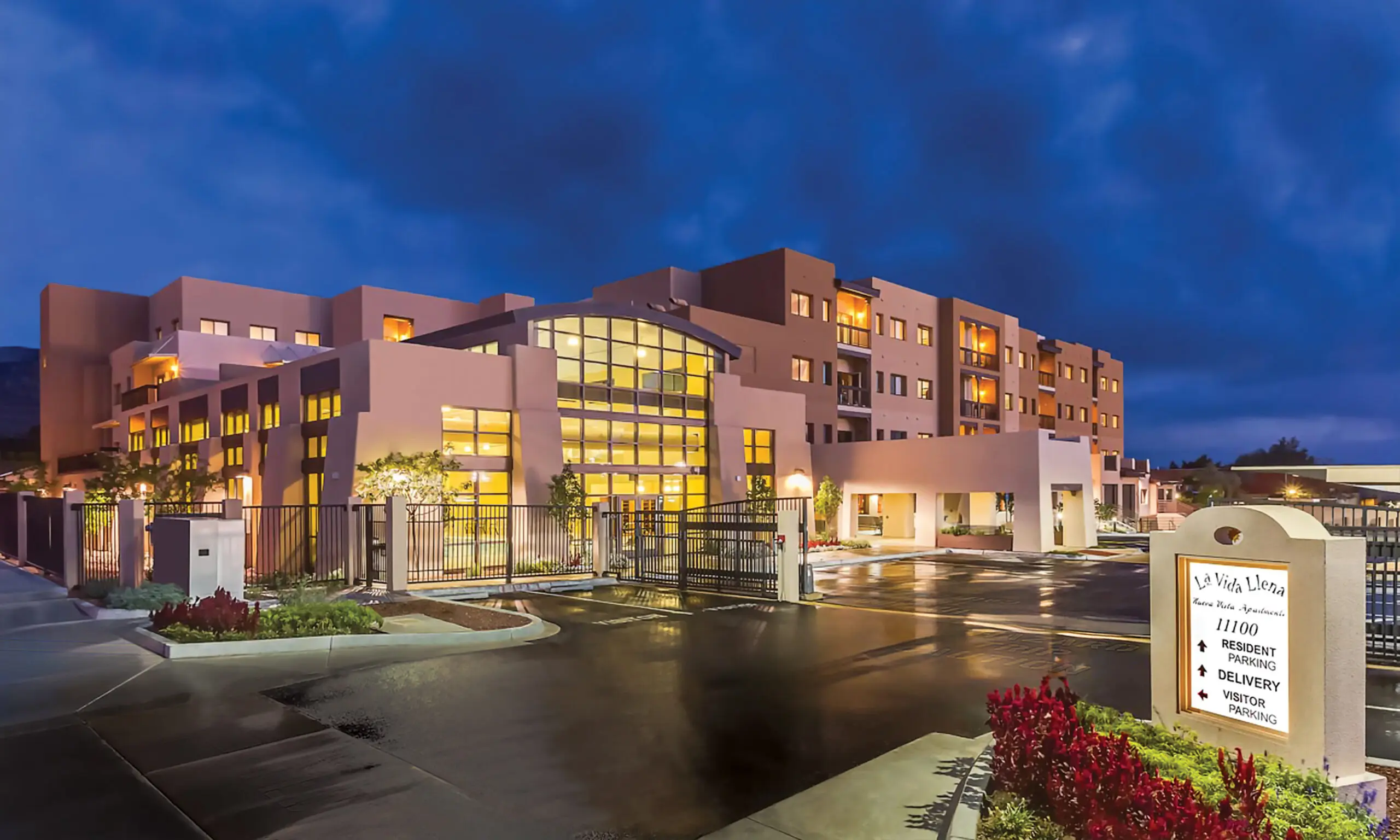 La Vida Llena at Dusk